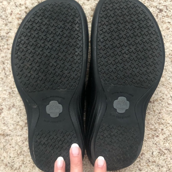 Timberland Pro woman’s anti-fatigue shoes. - Picture 6 of 6